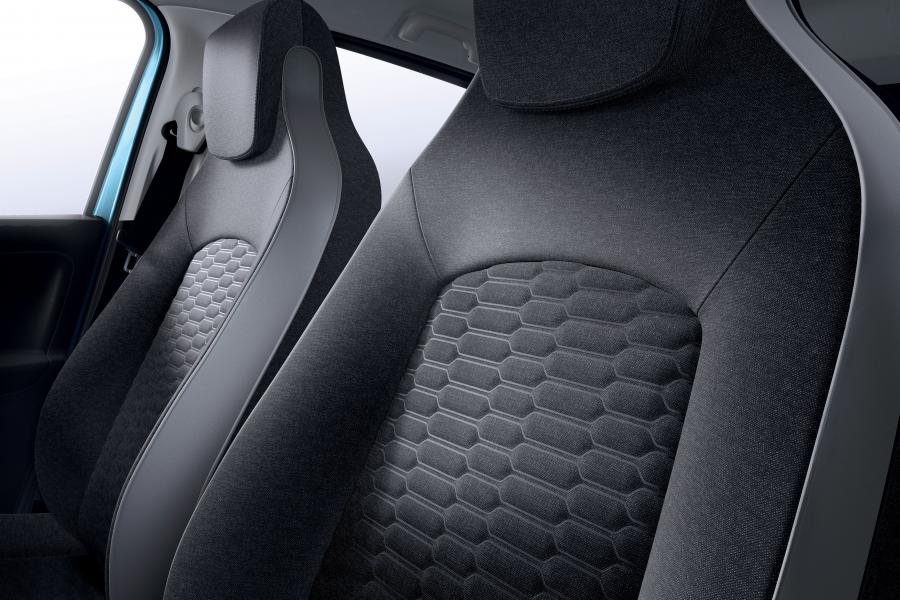 Интерьер Renault Zoe 2019 года  (WW) (фото 18 из 40)